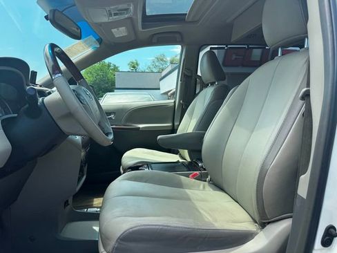 Used 2013 Toyota Sienna Limited w/ Premium Pkg FWD image 14
