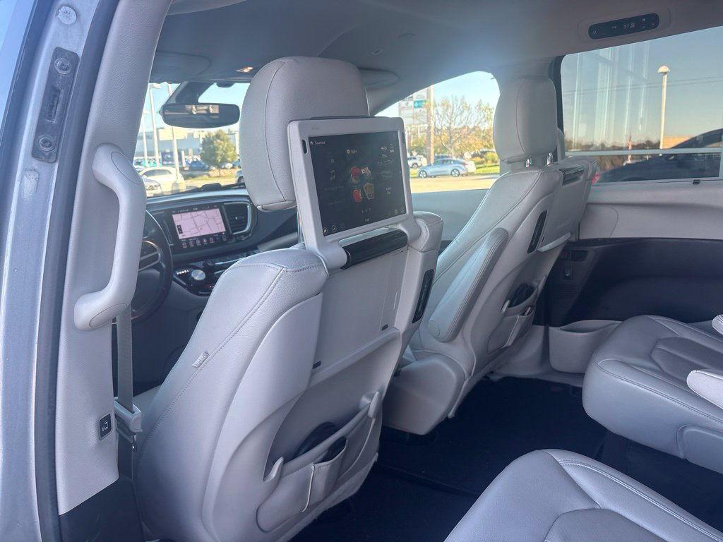Used 2019 Chrysler Pacifica Touring-L Plus FWD image 37