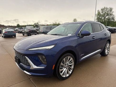 Used 2025 Buick Envision Avenir AWD/4WD image 6