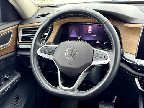 Used 2024 Volkswagen Atlas SE image 21