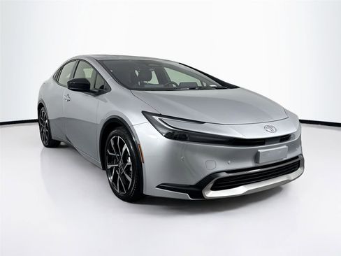 Used 2025 Toyota Prius Plug-In Hybrid image 4