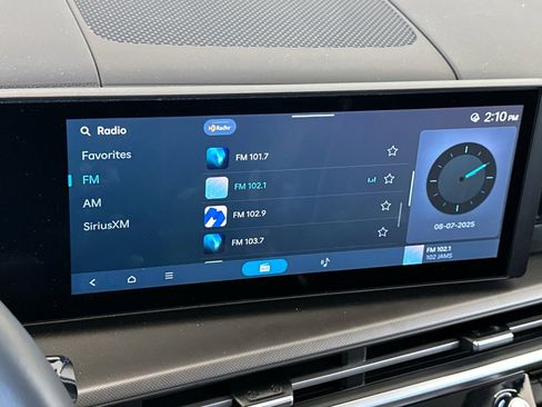 Certified 2025 Hyundai Santa Fe SEL image 25