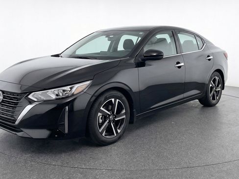 Used 2025 Nissan Sentra SV image 3