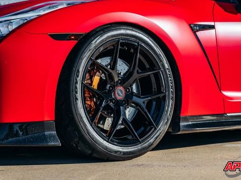 Used 2020 Nissan GT-R Premium w/ Premium Interior Package image 48