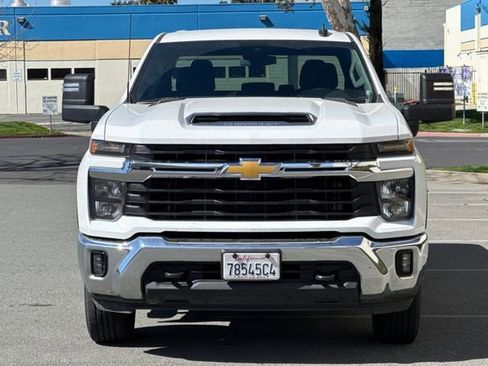 Used 2025 Chevrolet Silverado 2500 LT w/ Convenience Package image 9