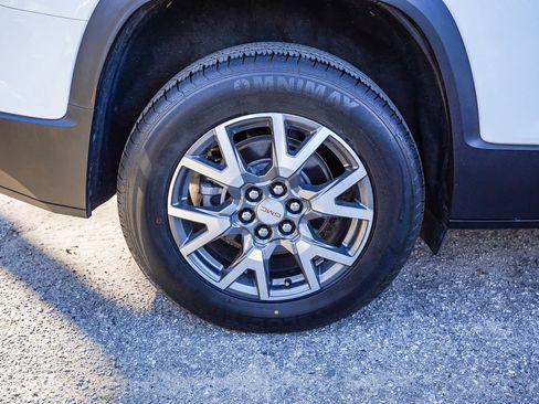 Used 2022 GMC Acadia SLE image 7