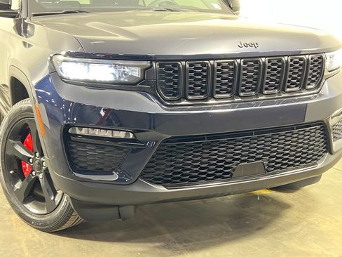 Used 2024 Jeep Grand Cherokee Limited w/ Black Appearance Package image 46