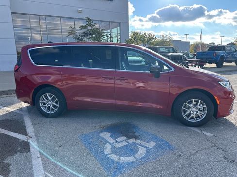 New 2026 Chrysler Pacifica Select image 37