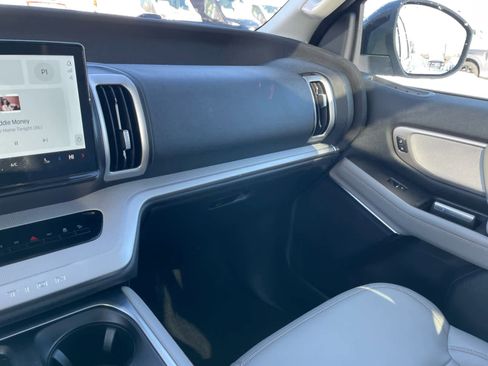 Used 2025 Ford Expedition Active image 25