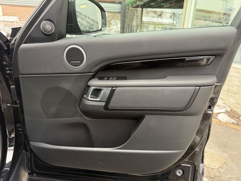 Used 2022 Land Rover Discovery S image 48