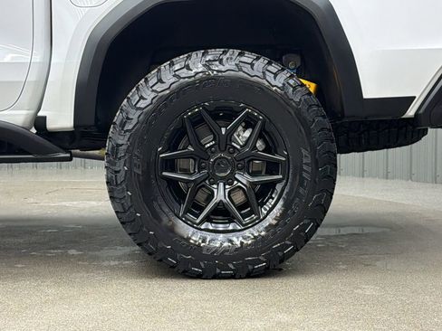 Used 2024 GMC Canyon AT4X image 11