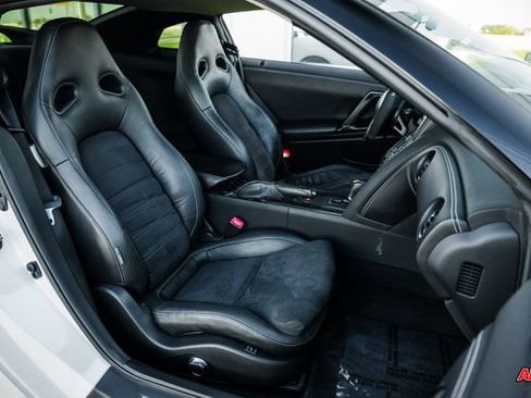 Used 2014 Nissan GT-R Premium image 87