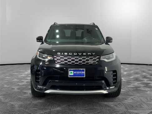 Used 2024 Land Rover Discovery Metropolitan Edition image 8