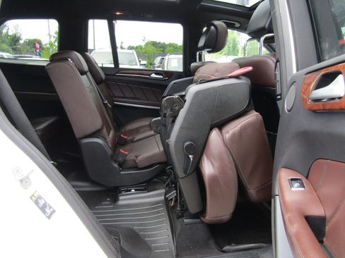 Used 2015 Mercedes-Benz GL 550 4MATIC image 22