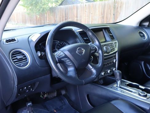 Used 2019 Nissan Pathfinder SL AWD/4WD image 15