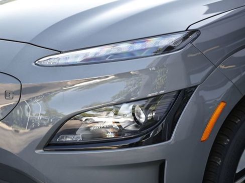 Used 2023 Hyundai Kona SE w/ Cargo Package FWD image 13
