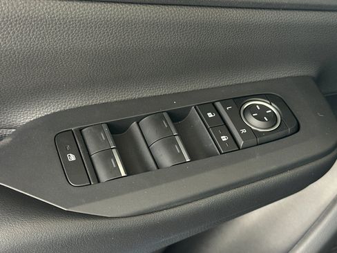 New 2026 Toyota Prius Plug-In Hybrid FWD image 13