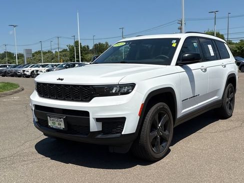Used 2023 Jeep Grand Cherokee L Laredo AWD/4WD image 5