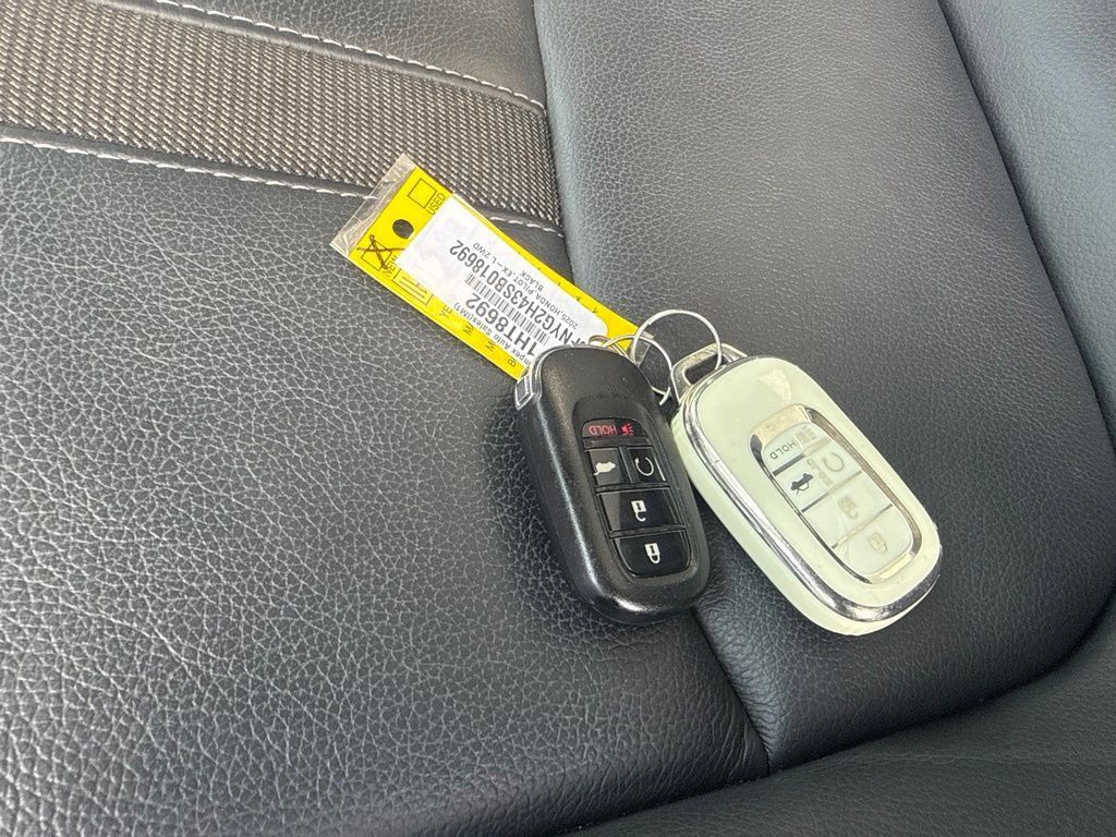 Used 2025 Honda Pilot EX-L image 32