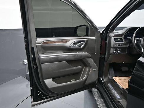 Used 2022 Chevrolet Tahoe Z71 w/ Luxury Package AWD/4WD image 11