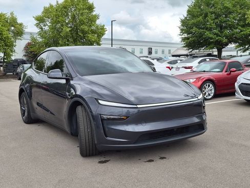 Used 2026 Tesla Model Y AWD image 3