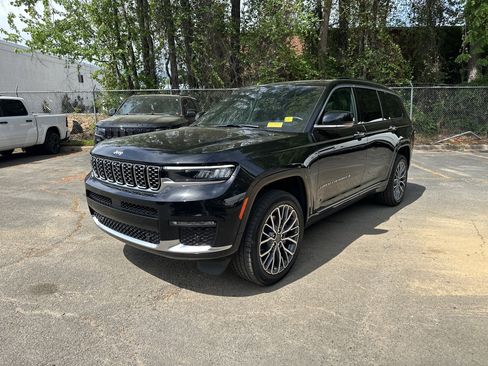 Used 2025 Jeep Grand Cherokee L Summit AWD/4WD image 5