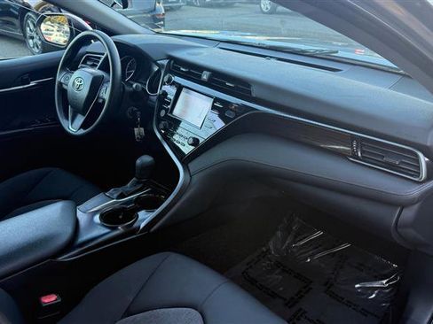 Used 2019 Toyota Camry LE image 9