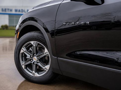 New 2025 Chevrolet Blazer LT w/ Convenience Package FWD image 3