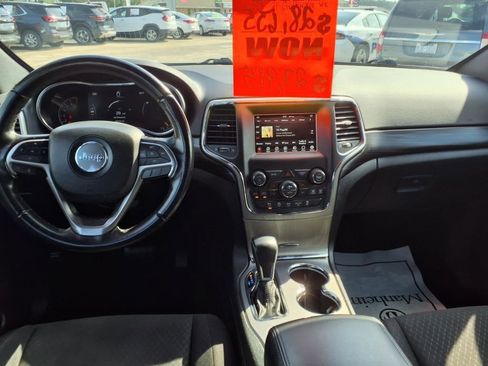 Used 2021 Jeep Grand Cherokee Laredo image 13