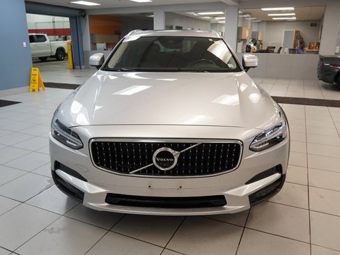 Used 2018 Volvo V90 T5 Cross Country w/ Convenience Package image 16