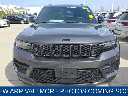 Used 2023 Jeep Grand Cherokee Altitude image 8