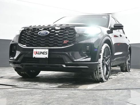 Used 2025 Ford Explorer ST image 25