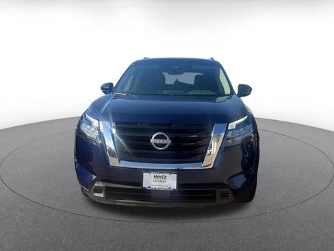 Used 2025 Nissan Pathfinder SV FWD image 2