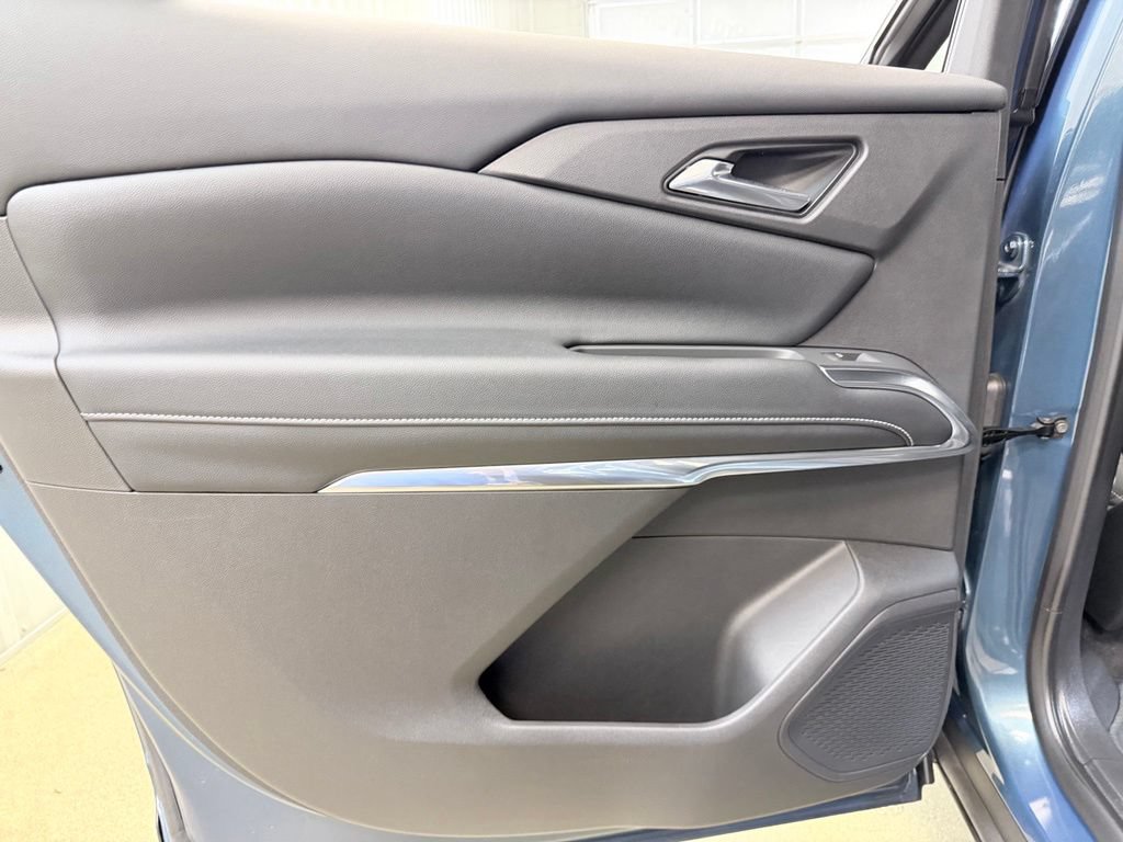 Used 2025 Chevrolet Traverse LT FWD image 18