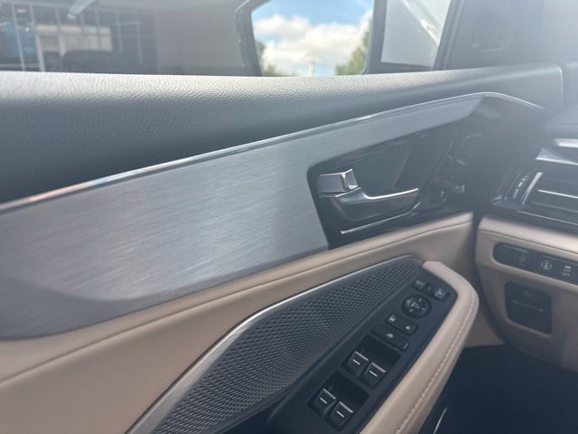 Used 2024 Acura MDX w/ Technology Package FWD image 11