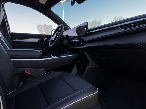 Used 2025 Buick Enclave Sport Touring image 33