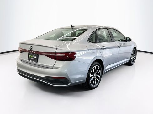 Used 2025 Volkswagen Jetta SE FWD image 9