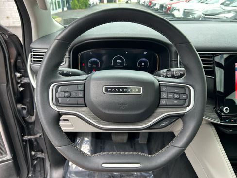 Used 2022 Jeep Wagoneer Series II w/ Premium Group I AWD/4WD image 13