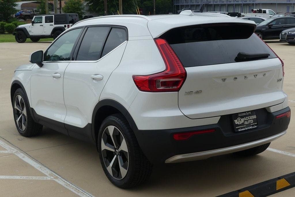Used 2024 Volvo XC40 B5 Plus AWD/4WD image 3