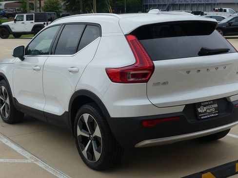 Used 2024 Volvo XC40 B5 Plus AWD/4WD image 3