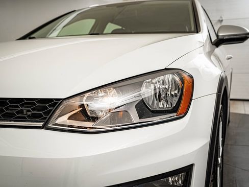 Used 2017 Volkswagen Golf Alltrack SE image 14