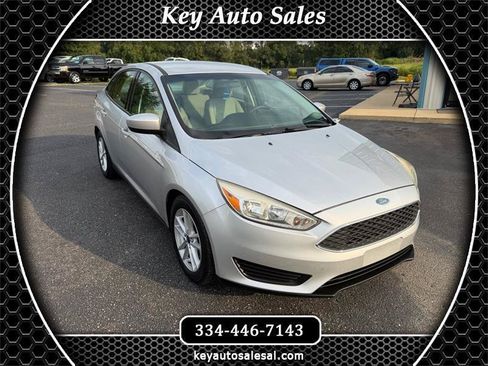 Used 2018 Ford Focus SE FWD image 1