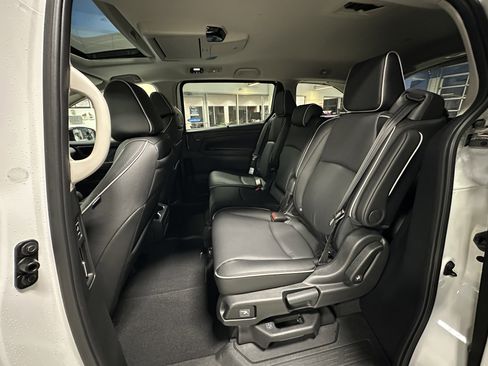 New 2026 Honda Odyssey Touring image 19