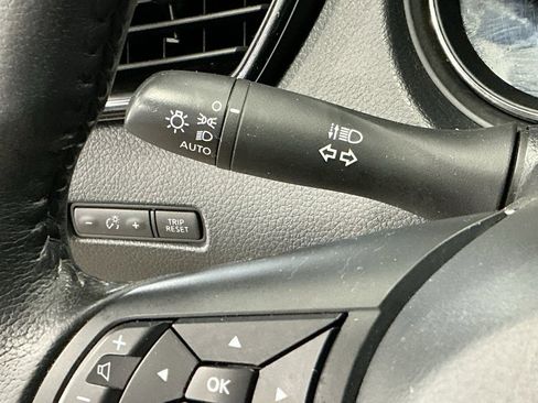 Used 2020 Nissan Rogue SV image 12