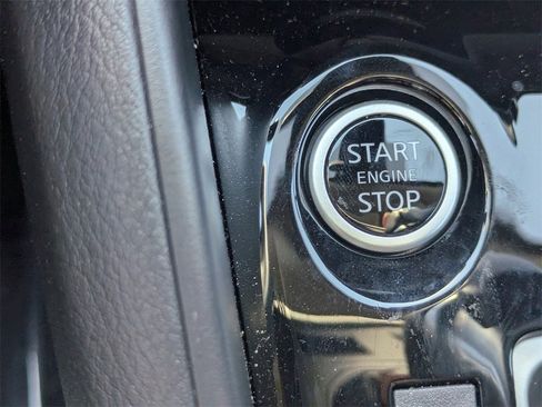 New 2025 Nissan Versa SR w/ Trunk Package image 32