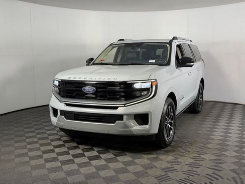 Used 2025 Ford Expedition Platinum AWD/4WD image 10