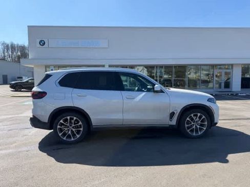 Certified 2024 BMW X5 xDrive40i w/ Premium Package AWD/4WD image 11