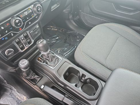 Used 2024 Jeep Wrangler Unlimited Sahara AWD/4WD image 21