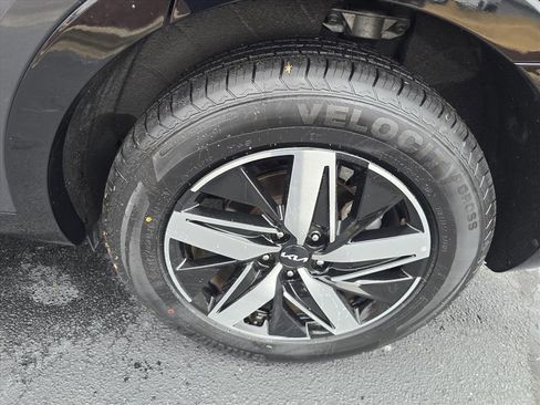 Certified 2022 Kia Sorento S image 12