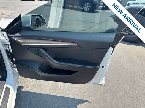 Used 2022 Tesla Model 3 Long Range AWD/4WD image 9
